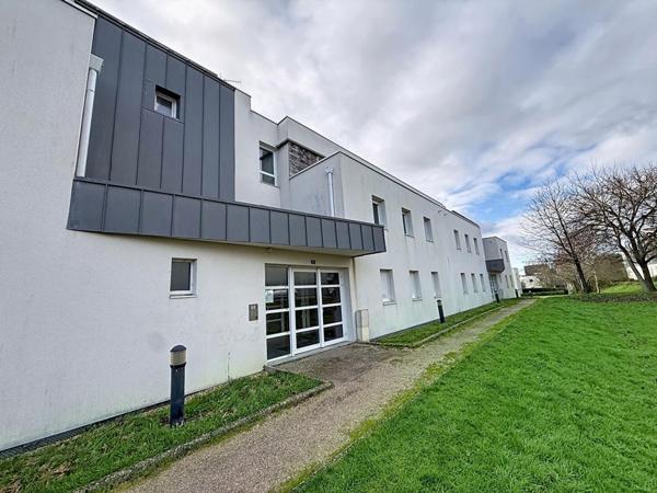 VANNES Beaupré Kersec. Appartement T4 lumineux de 75,36 m² avec ascenseur, balcon sud ouest, 3 chambres et parking privatif