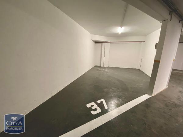 Location parking Toulon (83)