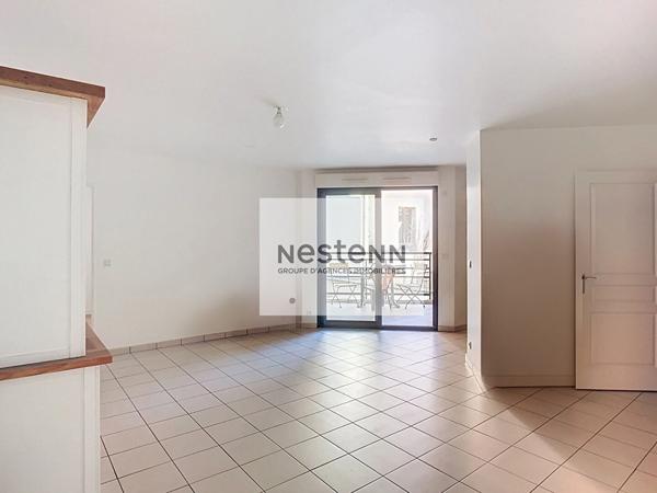 Acheter - Place du Marché à Arpajon - Essonne - Appartement 3 pièces - 5mn à pied des écoles élémentaires et lycées - ascenseur - Gare RER C - Terrasse - Immeuble récent - DPE C