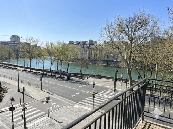 PARIS 4ème vue Seine - T3 de 86m2 avec parking et cave