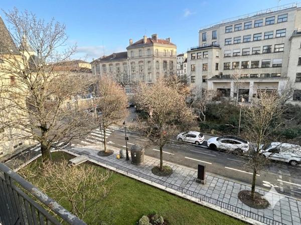 PARIS 4ème vue Seine - T3 de 86m2 avec parking et cave