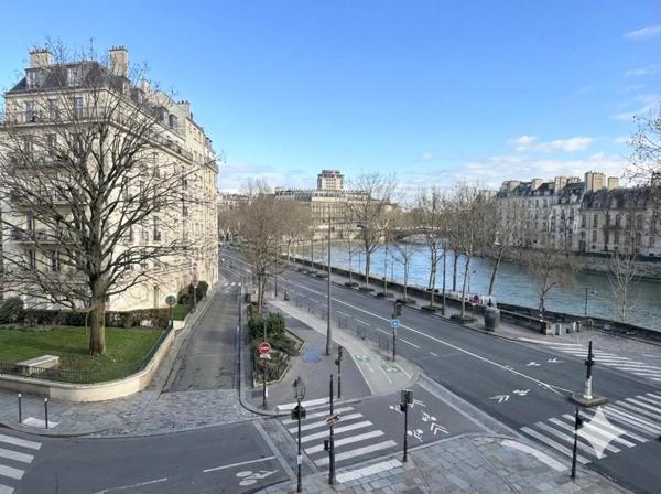 PARIS 4ème vue Seine - T3 de 86m2 avec parking et cave