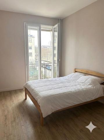 PARIS 4ème vue Seine - T3 de 86m2 avec parking et cave