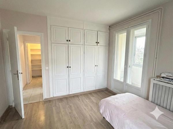 PARIS 4ème vue Seine - T3 de 86m2 avec parking et cave