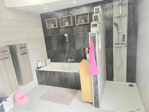 Pavillon indépendant sur sous sol avec terrain