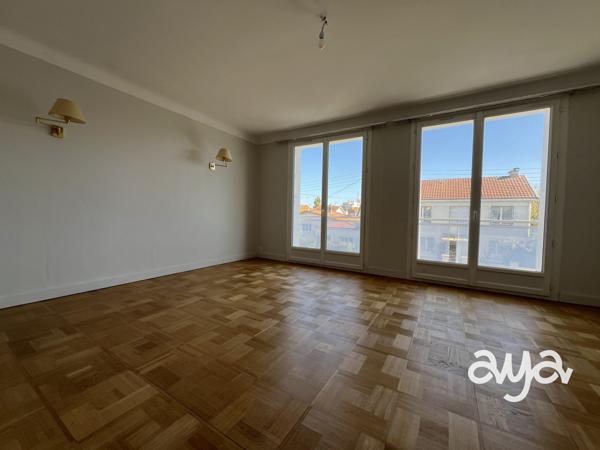 Superbe T 3 avec deux balcons et parking