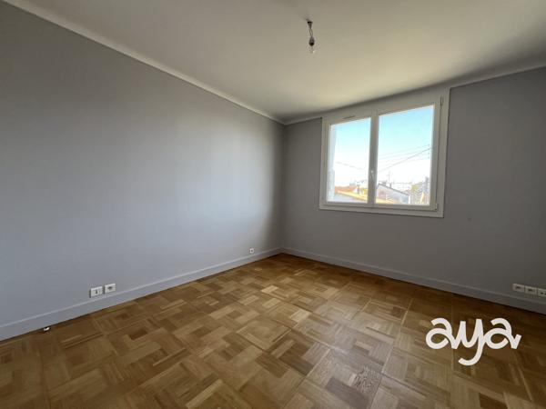 Superbe T 3 avec deux balcons et parking