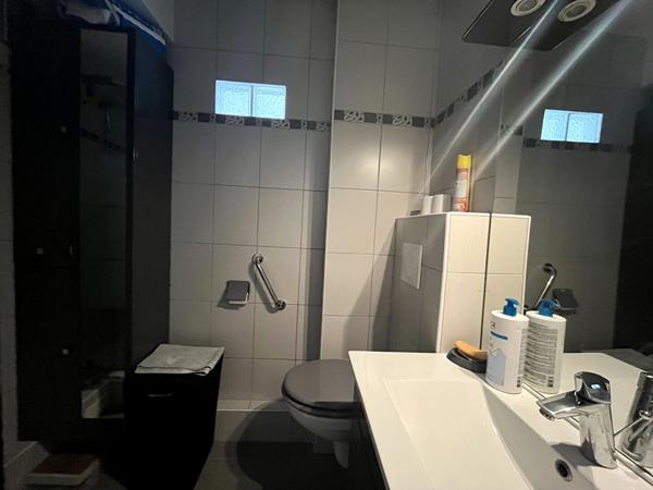 Grand studio meublé en très bon état