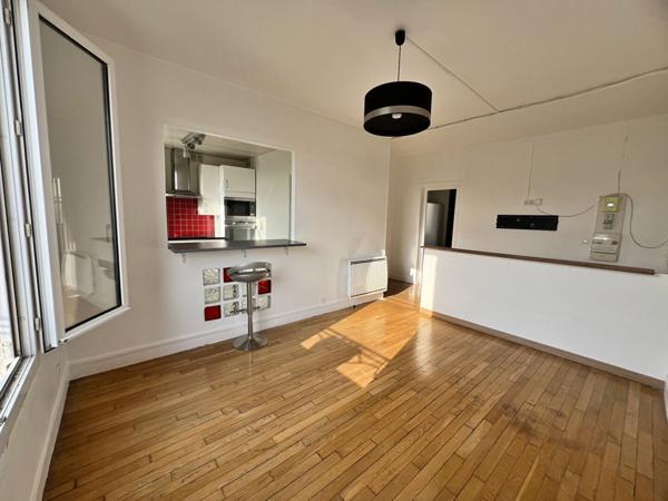 La Varenne - 2P étage élevé avec balconnet - Charme de l'ancien