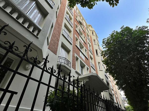 La Varenne - 2P étage élevé avec balconnet - Charme de l'ancien