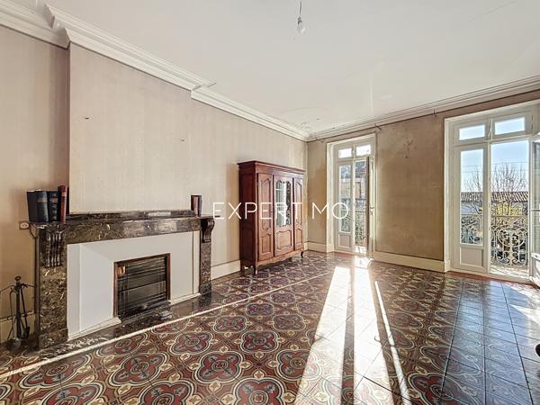 Castelnaudary (11400) Castelnaudary : immeuble de 480m² avec cour intérieure de 740m2 env. en plein centre ville.