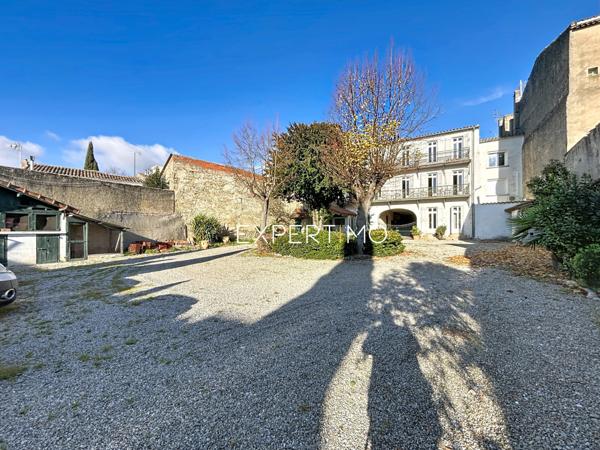Castelnaudary (11400) Castelnaudary : immeuble de 480m² avec cour intérieure de 740m2 env. en plein centre ville.