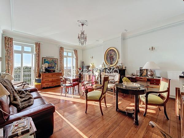 Castelnaudary (11400) Castelnaudary : immeuble de 480m² avec cour intérieure de 740m2 env. en plein centre ville.