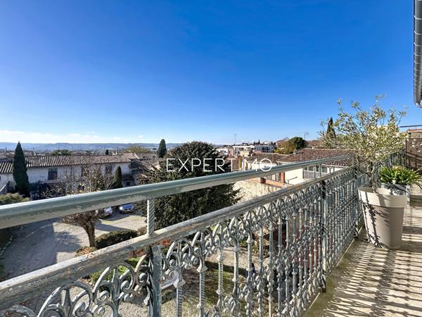 Castelnaudary (11400) Castelnaudary : immeuble de 480m² avec cour intérieure de 740m2 env. en plein centre ville.