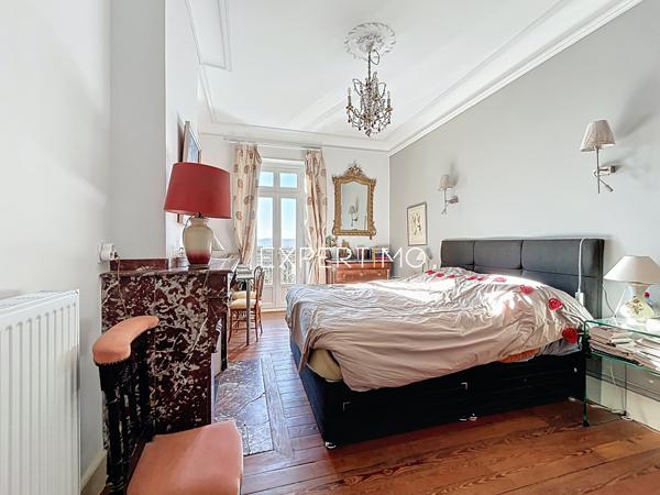 Castelnaudary (11400) Castelnaudary : immeuble de 480m² avec cour intérieure de 740m2 env. en plein centre ville.