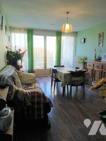 A VENDRE sur la commune de BAR-SUR-SEINE (Aube), Un appartement type III situé Chemin des pêche...