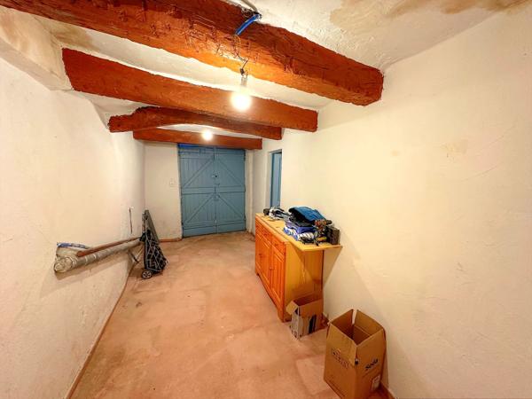 AUPS – MAISON DE VILLAGE AVEC GARAGE ET TERRASSE TROPÉZIENNE – FORT POTENTIEL
