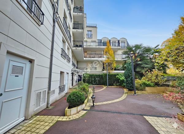 Puteaux Mairie : Appartement de Standing de 3 pièces avec 2 terrasses, cave et Parking
