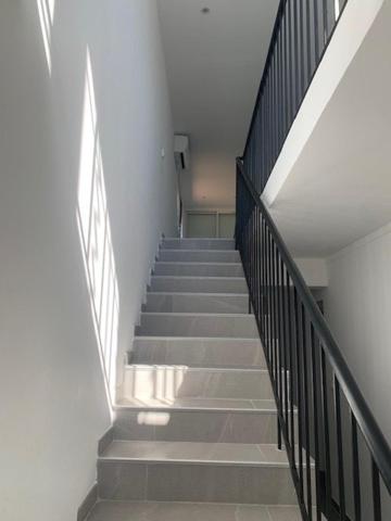 Maison entièrement rénovée avec deux appartements indépendants.