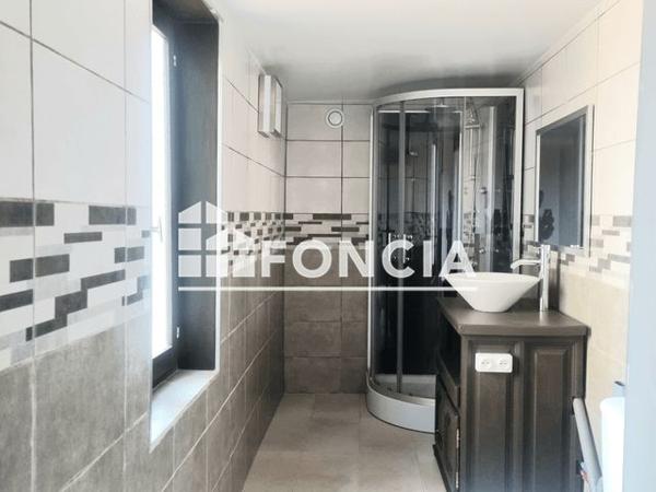 Location Appartement 3 pièces 79.5 m² - 45 RUE DU 8 MAI Balbigny 42510