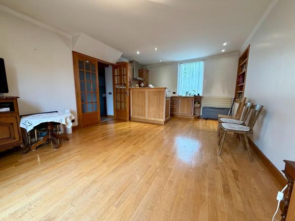 Propriété d'exception avec rivière en jardin - Esches