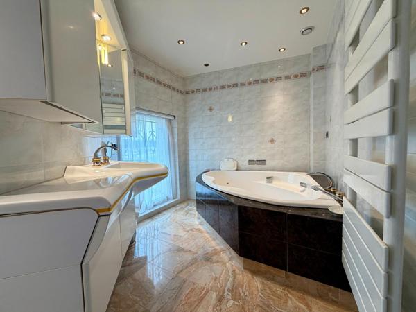 Propriété d'exception avec rivière en jardin - Esches