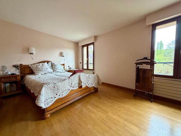 Propriété d'exception avec rivière en jardin - Esches