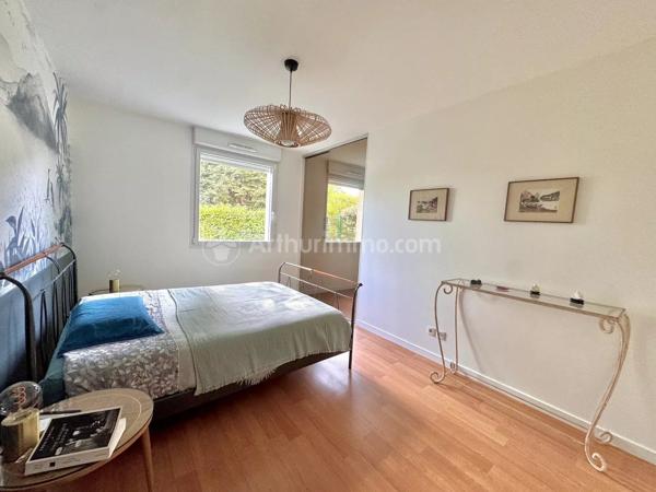 Vente                                                      Appartement
                        
                     3 pièces                      113 m2                     à Royat