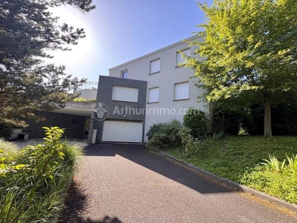 Vente                                                      Appartement
                        
                     3 pièces                      113 m2                     à Royat