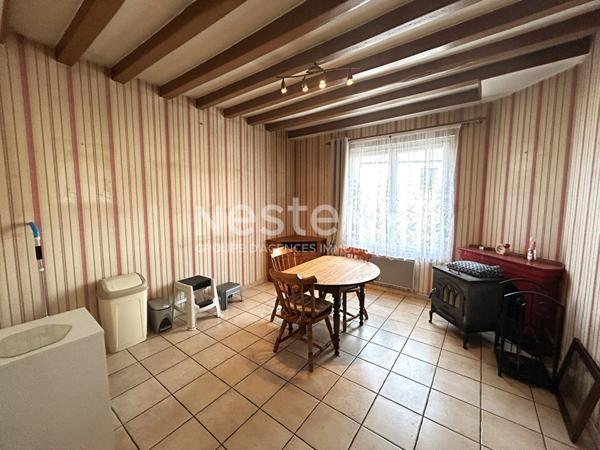 LONGERE DE PLAIN-PIED 4 PIECES AVEC COURETTE AU COEUR DE POULAINES (INDRE 36)