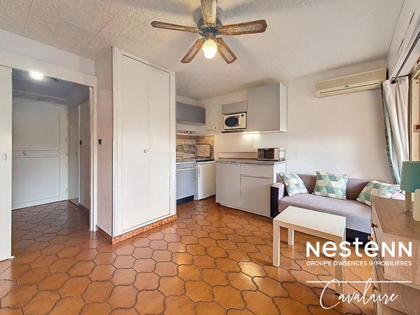 A 100 mètres de la plage, appartement de type studio / cabine avec terrasse et stationnement