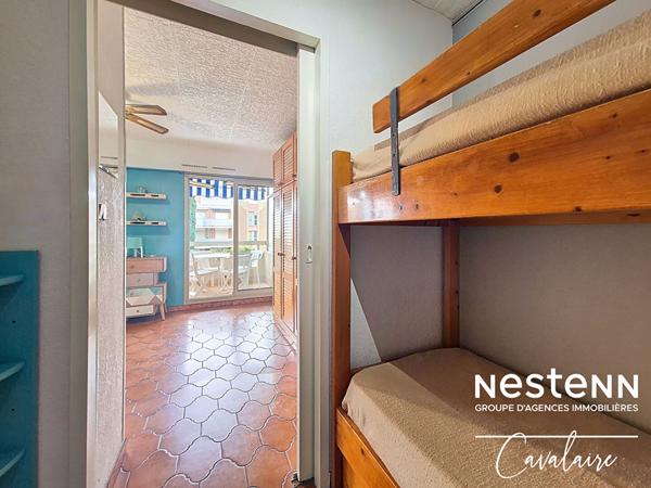 A 100 mètres de la plage, appartement de type studio / cabine avec terrasse et stationnement