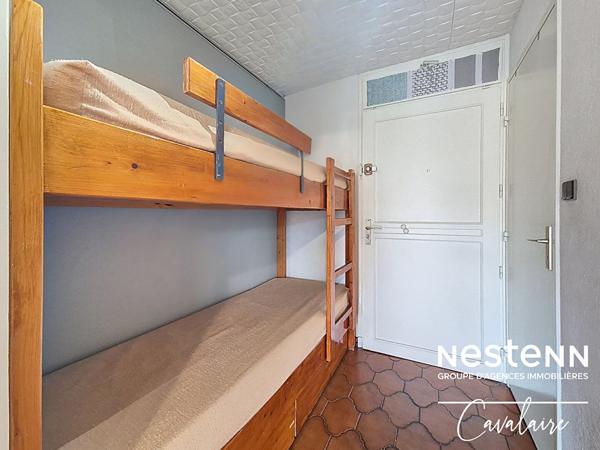 A 100 mètres de la plage, appartement de type studio / cabine avec terrasse et stationnement