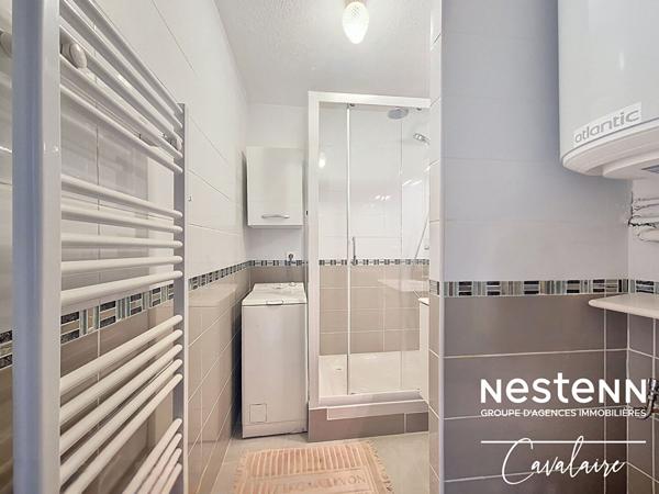 A 100 mètres de la plage, appartement de type studio / cabine avec terrasse et stationnement