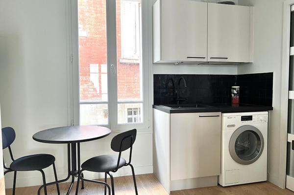 Paris 18e – Montmartre / Abbesses – Studio 22 m² entièrement rénové par architecte – DPE D