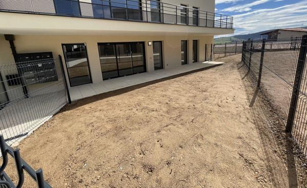 Appartement rez-de-jardin à Vaugneray 4 pièce(s), 3 ch, terrasse, jardin, 90.91 m2