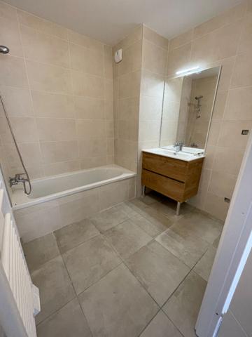 Appartement rez-de-jardin à Vaugneray 4 pièce(s), 3 ch, terrasse, jardin, 90.91 m2