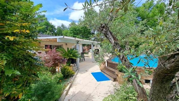 Maison à vendre |  Saint-Seurin-sur-l'Isle |  4 pièces | 121 m²