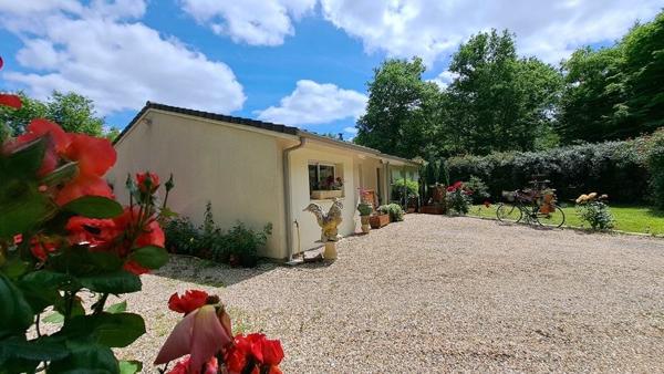 Maison à vendre |  Saint-Seurin-sur-l'Isle |  4 pièces | 121 m²