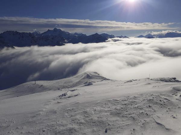 Dans la Station de la MONGIE dans les Hautes Pyrénées un studio de 26 m² aux pieds des pistes de ski avec Balcon et cellier.