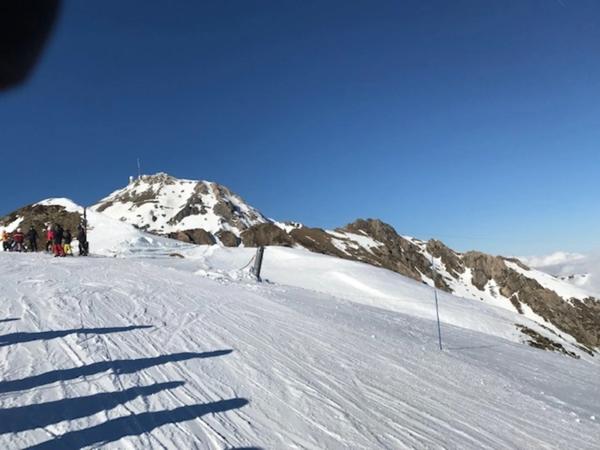 Dans la Station de la MONGIE dans les Hautes Pyrénées un studio de 26 m² aux pieds des pistes de ski avec Balcon et cellier.