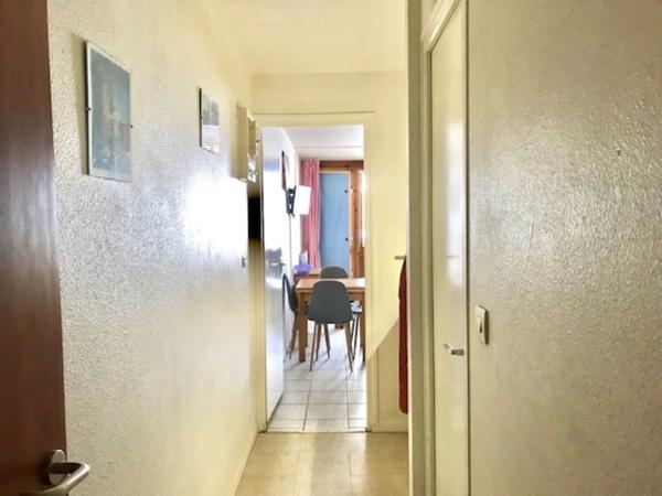 Dans la Station de la MONGIE dans les Hautes Pyrénées un studio de 26 m² aux pieds des pistes de ski avec Balcon et cellier.