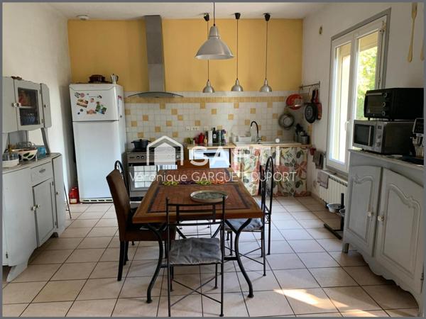 Maison familiale, 5 chambres, jardin, garage en ville