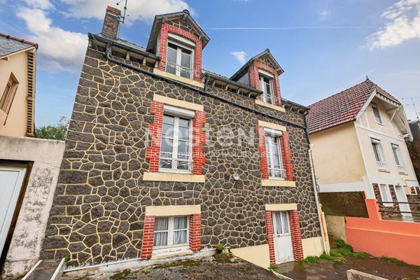 VENTE MAISON DE VILLE QUARTIER ROBIEN AVEC GARAGE TROIS CHAMBRES DONT UNE DE PLAIN PIED ET JARDIN CLOS