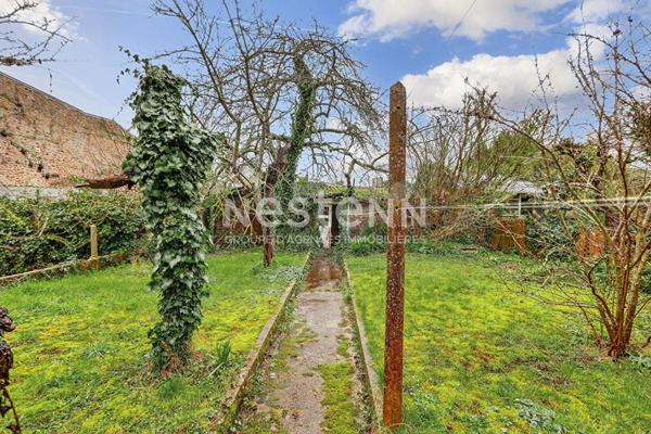 VENTE MAISON DE VILLE QUARTIER ROBIEN AVEC GARAGE TROIS CHAMBRES DONT UNE DE PLAIN PIED ET JARDIN CLOS