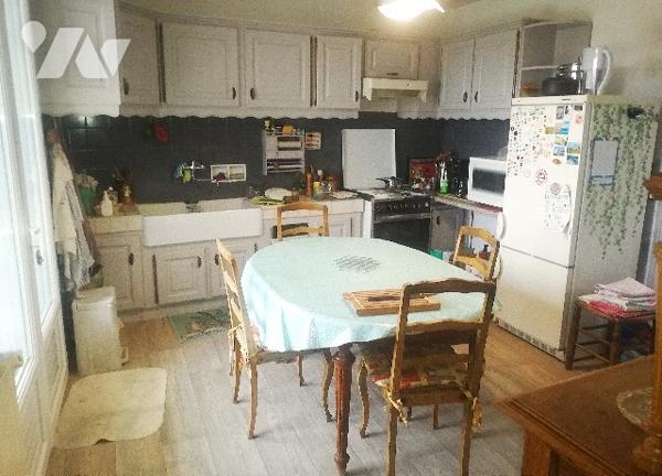 En centre-ville, proche des commerces, maison avec garage, terrasse et jardin orienté sud