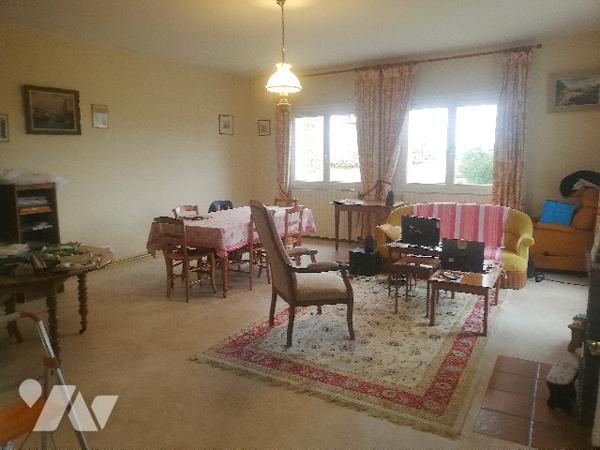 En centre-ville, proche des commerces, maison avec garage, terrasse et jardin orienté sud