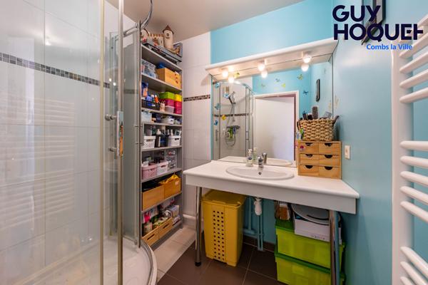 COMBS LA VILLE : appartement 3 pièces à vendre - 3 places de stationnement