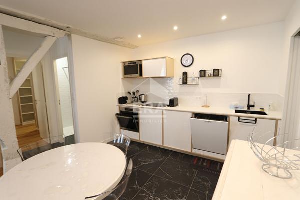 SUPERBE T2 AVEC MOBILIER HAUT DE GAMME EN HYPER CENTRE