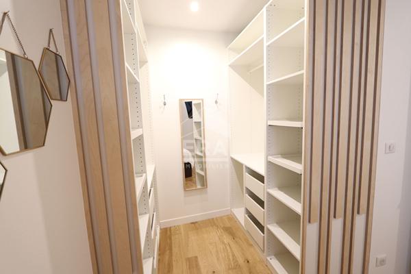 SUPERBE T2 AVEC MOBILIER HAUT DE GAMME EN HYPER CENTRE